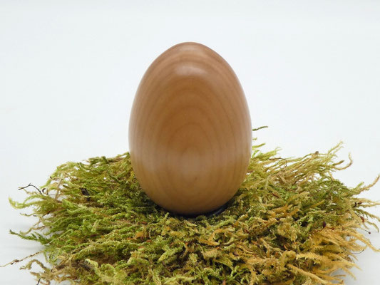 Holzei aus Eslbeere für die Osterdekoration