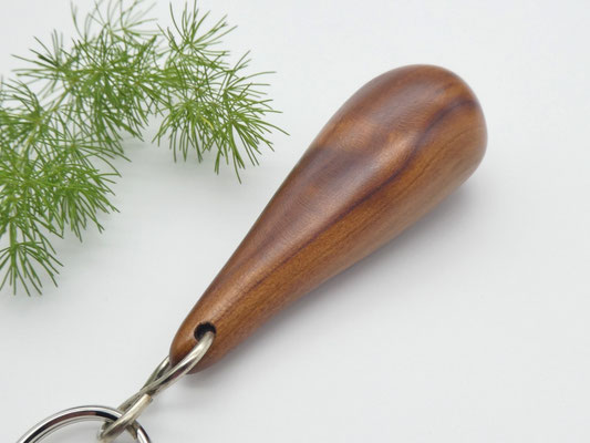 Schlüsselanhänger-Handschmeichler aus Zwetschge