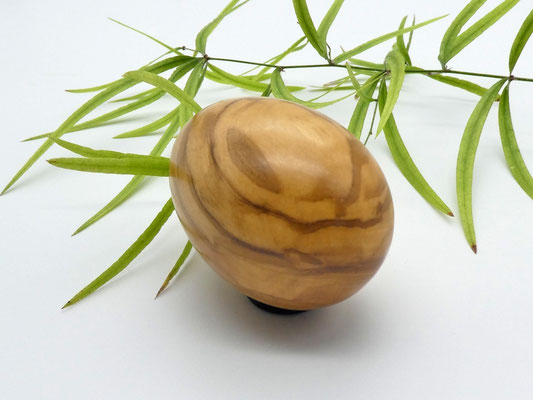 Osterei aus Holz -Olivenholz für das Osternest
