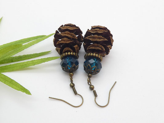 Ohrringe aus Urwelt-Mammutbaumzapfen + faccettierten Glasperlen