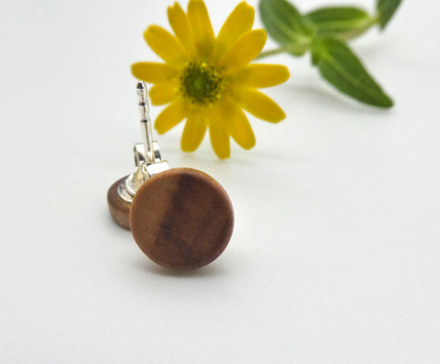 Mini-Ohrstecker aus Apfelbaum 8 mm