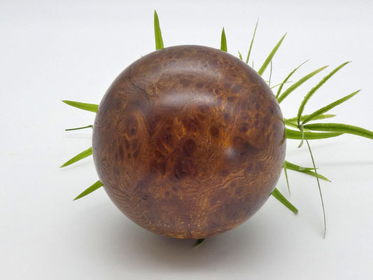 Holzkugel aus Ulmenmaser 88 mm