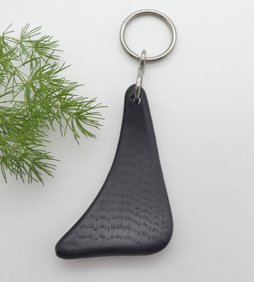 Schlüsselanhänger-Handschmeichler aus Mooreiche