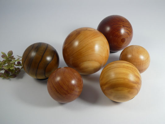 Holzkugeln, gedrechselt