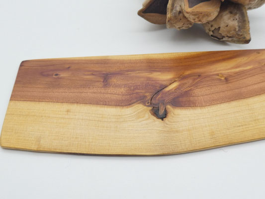 Lesezeichen aus Holz - chinesischer Wacholder