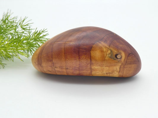 Handschmeichler aus Holz - chinesischer Wacholder