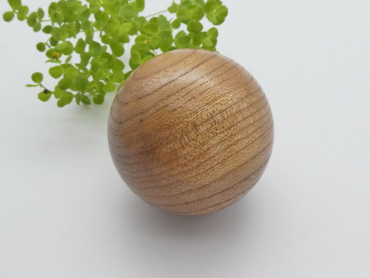 Holzkugel aus Ulme, 56 mm
