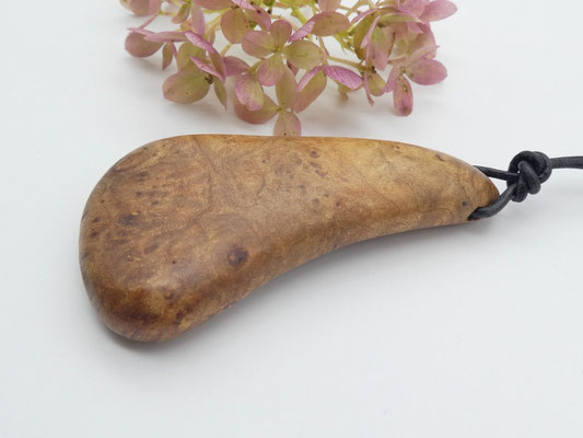 Schmuckanhänger aus Holz - Ahornmaser