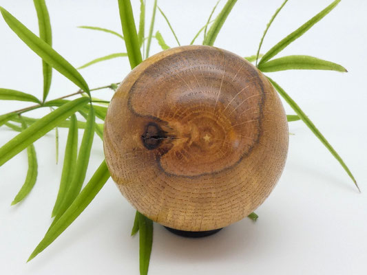 Holzkugel aus Roteiche, 58 mm - Baum des Jahres 2025