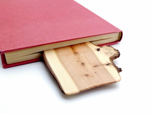 Lesezeichen aus Holz - echtes Wacholdermaserholz