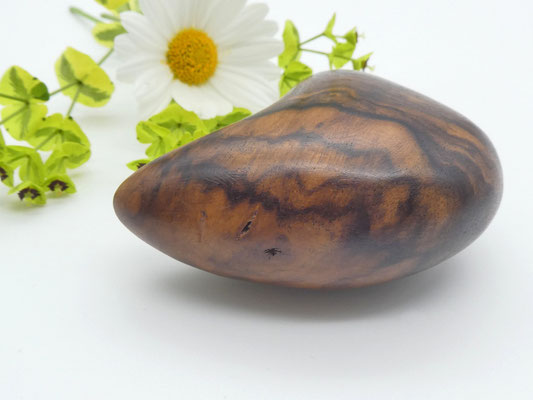 Handschmeichler aus Nussbaumwurzel
