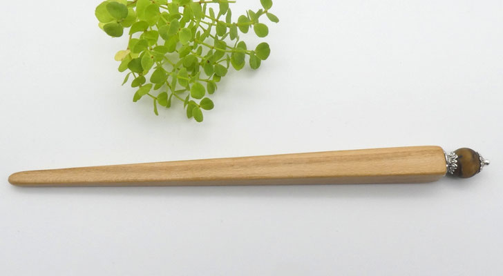 Haarstab aus Kirschholz & Tigerauge