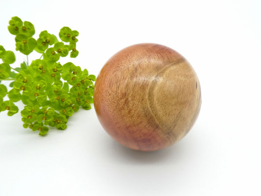 Holzkugel aus Johannisbrotbaum 60 mm