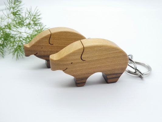 Schlüsselanhänger aus Holz - Schwein aus Walnuss