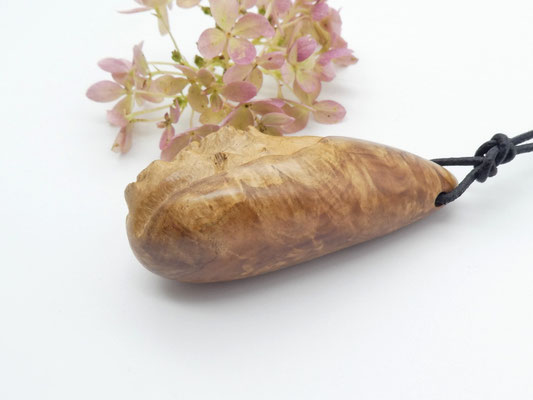 Holzschmuckanhänger aus Holz - Ahornmaser