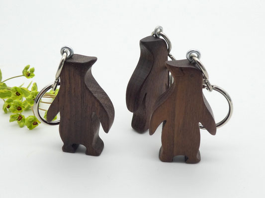 Schlüsselanhänger Pinguin aus Walnuss