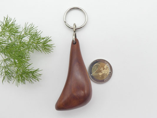 Schlüsselanhänger-Handschmeichler aus Zwetschge
