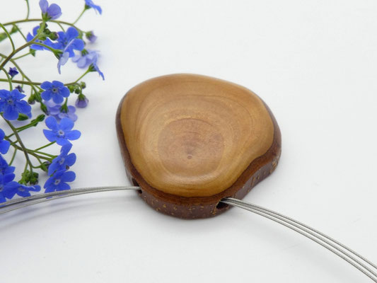 Anhänger aus Olivenholz & Edelstahlcollier