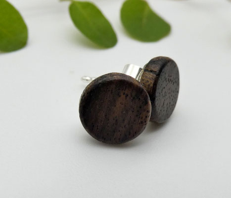 Mini-Ohrstecker aus Nussbaumwurzel, 8 mm