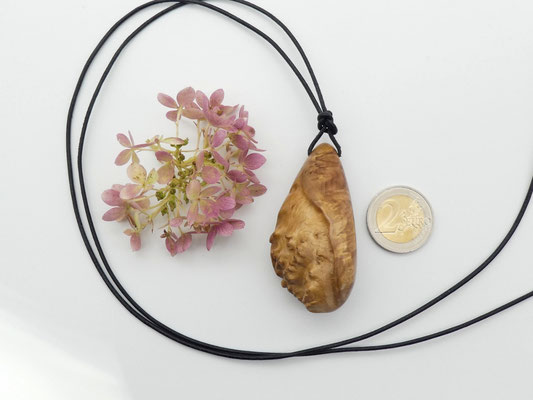 Holzschmuckanhänger aus Holz - Ahornmaser