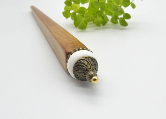 Haarstab aus Holz - Kirsche & Muschelperle natur