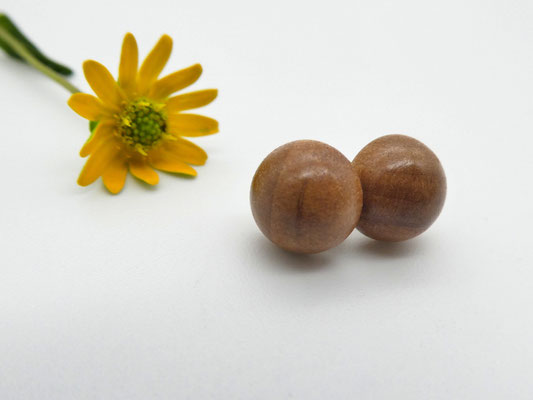 Ohrstecker aus Apfelholz 8 mm
