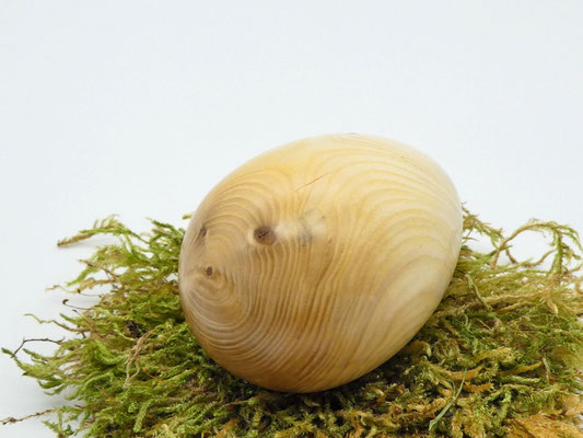 Osterei aus Holz - Fichtenast