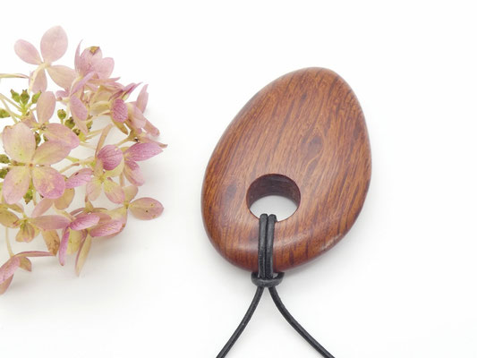 Holzschmuck-Anhänger aus Sheoak