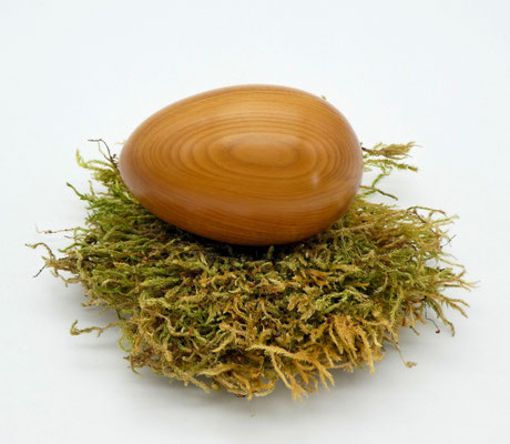 Holzei aus Eibe für Ostern