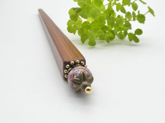 Haarstab aus Zwetschge & Mosaikstein