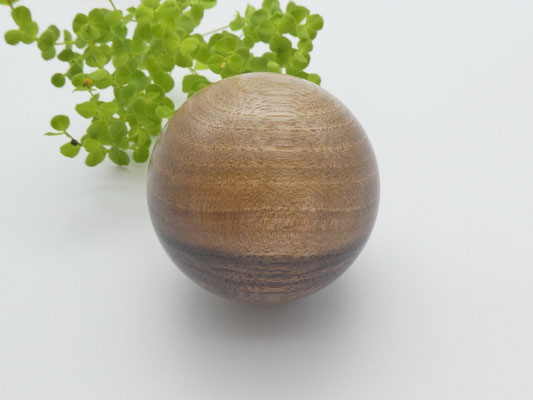 Holzkugel aus Walnuss, 54 mm