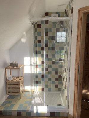 Badezimmer mit Dusche