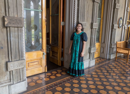 Proud welcome to the Iolani Palace, former royal residence of the Kingdom of Hawaii