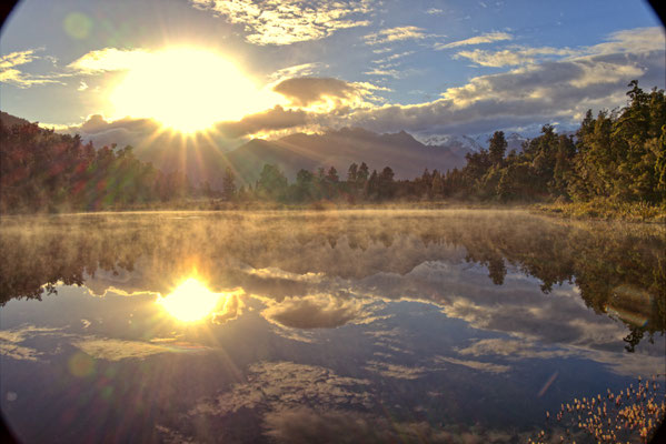 Sunrise over Lake Matheson 