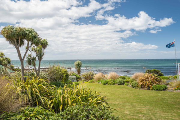 Kaka Point, garden view and the South Pacific Ocean 