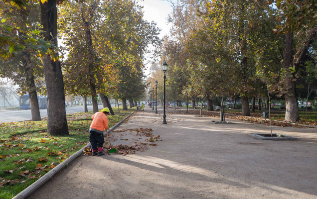 Early morning in the Parque Forestal, Centro de Santiago