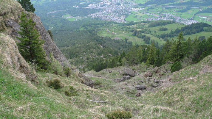 Blick hinab über das Bergsturzgelände nach Arth Goldau