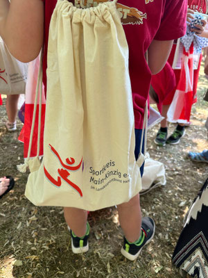 Sportbeutel mit Trinkflasche für die Kinder