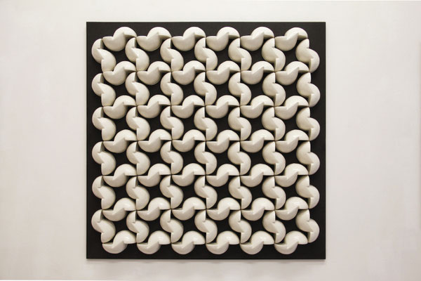 VERKAUFT !!! Grobe Masche III 2017 Porzellan auf pigmentierter Holzfaser, Platin, 84 teilig 75 x 75 x 7,5 cm