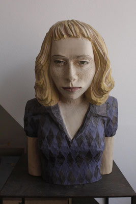 Mädchen mit Sommersprossen, 2013 Linde ca. 60 x 15 x 25 cm (Version mit Eichensockel auf Metallbasis: ca. 162 x 15 x 25 cm)