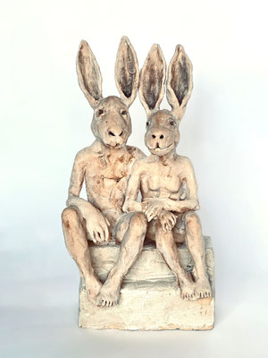 COUPLE DE LIÈVRES 2025 Steingut emailliert  ca. 43 x 24 x 18 cm