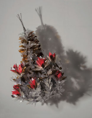 Kronleuchter IV 2016  Plastikflaschen recycelt, Draht  86 x 55 x 55 cm