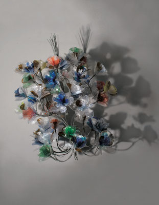 Kronleuchter VI 2016  Plastikflaschen recycelt, Draht  90 x 65 x 65 cm