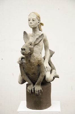La femme et le lièvre 2019 Terrakotta  70 x 50 x 28 cm