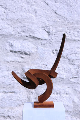 ROOT II, 2014, 30 mm Vierkantstahl gebogen/ geschmiedet,  H/B/T 36 x 26 x 14 cm