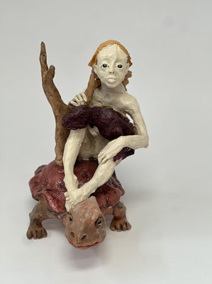 FEMME SUR LA TORTUE ET LE LEZARD // Frau auf der Schildkröte + die Eidechse 2024 Terracotta, bemalt 37 x 35 x 25 cm