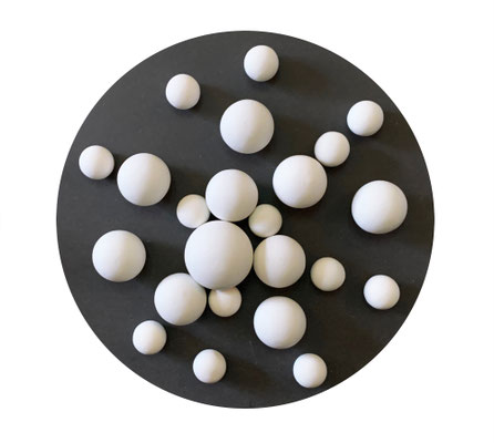 Pulse III 2019 Biskuit-Porzellan auf pigmentierter Holzfaser, 23-teilig  40 x 40 x 9  cm