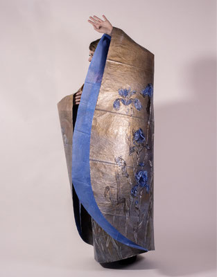 UNVERKÄUFLICH !!! ROBE VI 2021 Zeitungspapier, Vlieseline, Acrylfarbe, Garn  300 x 180 cm