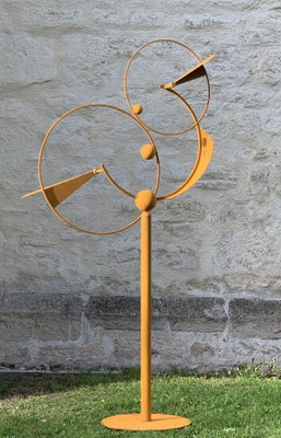 CYCLE IV 2024 kinetische Stahlskulptur dreiteilig / gebogen / geschweißt / montiert Nadellager / Kugellager  189 x 100 x 100 cm