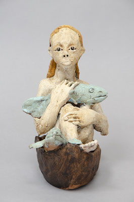 FILLETTE DANS LA BARQUE +  POISSONS 2022 Terracotta  ca. 28 x 29 x 17 cm